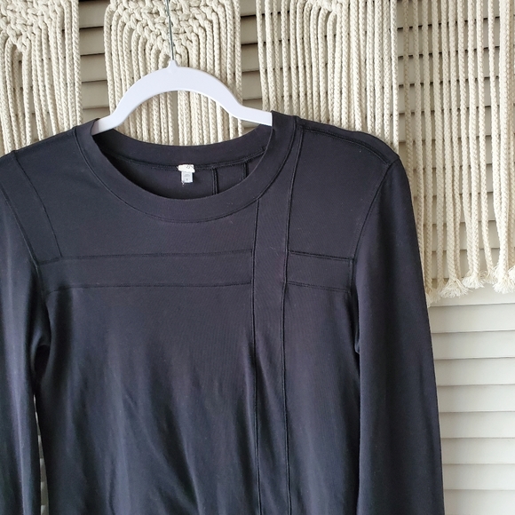 ♡LULULEMON Black Long Sleeve Workout Crewneck Top - Picture 2 of 5